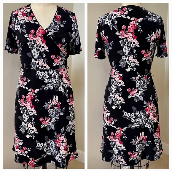 White House Black Market Reversable Floral/Geo Print Faux Wrap Dress Size 2 - Picture 4 of 8